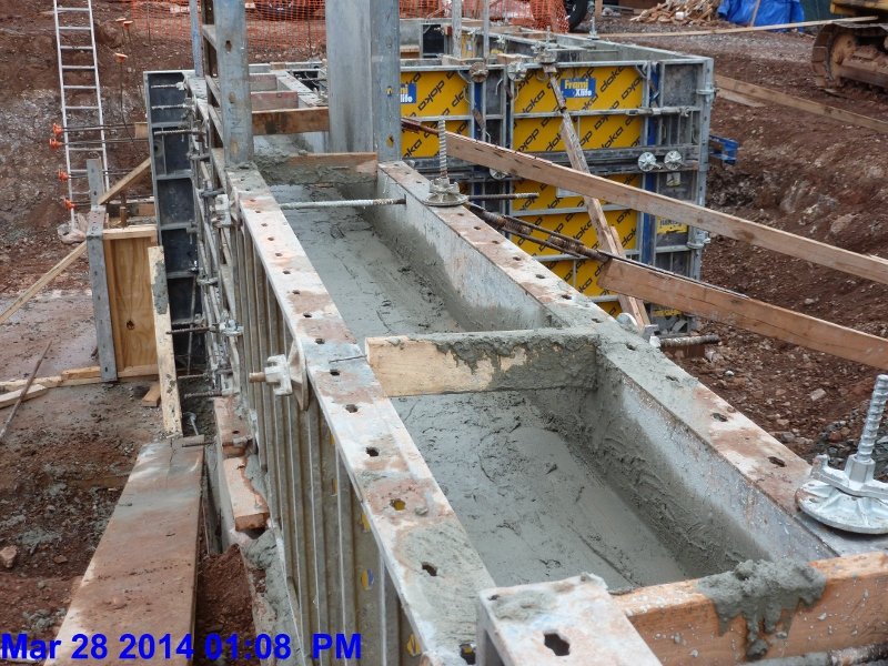 Poured wall forms at Column Line L-M Facing North-East (800x600)